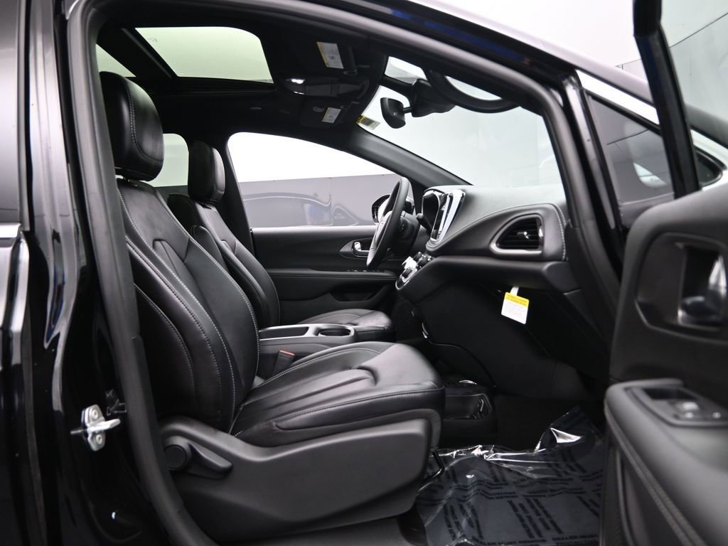 New 2026 Chrysler Pacifica Select image 27