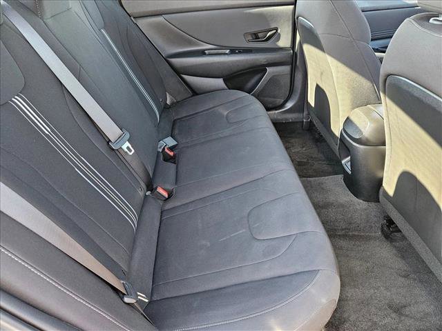 Used 2025 Hyundai Elantra SEL image 18