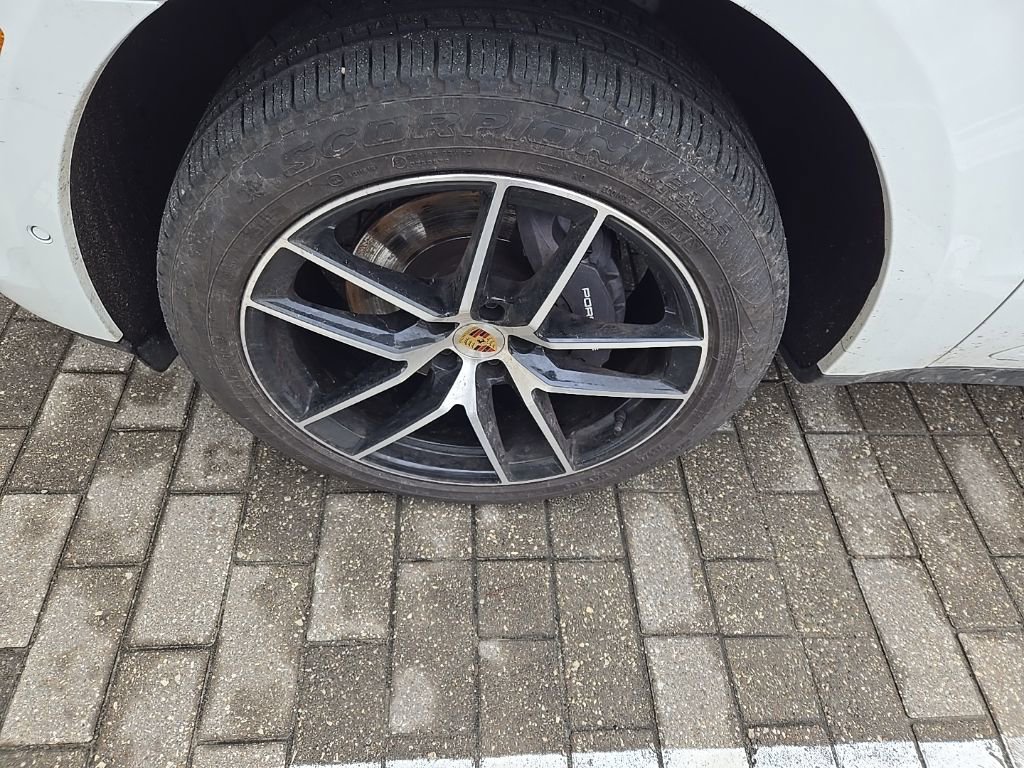 Used 2024 Porsche Macan Base image 10