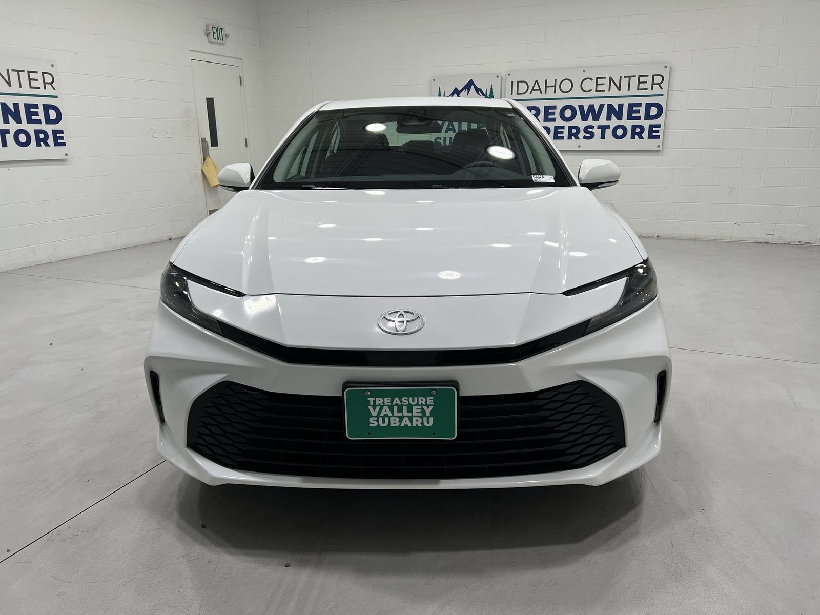 Used 2025 Toyota Camry LE FWD image 3