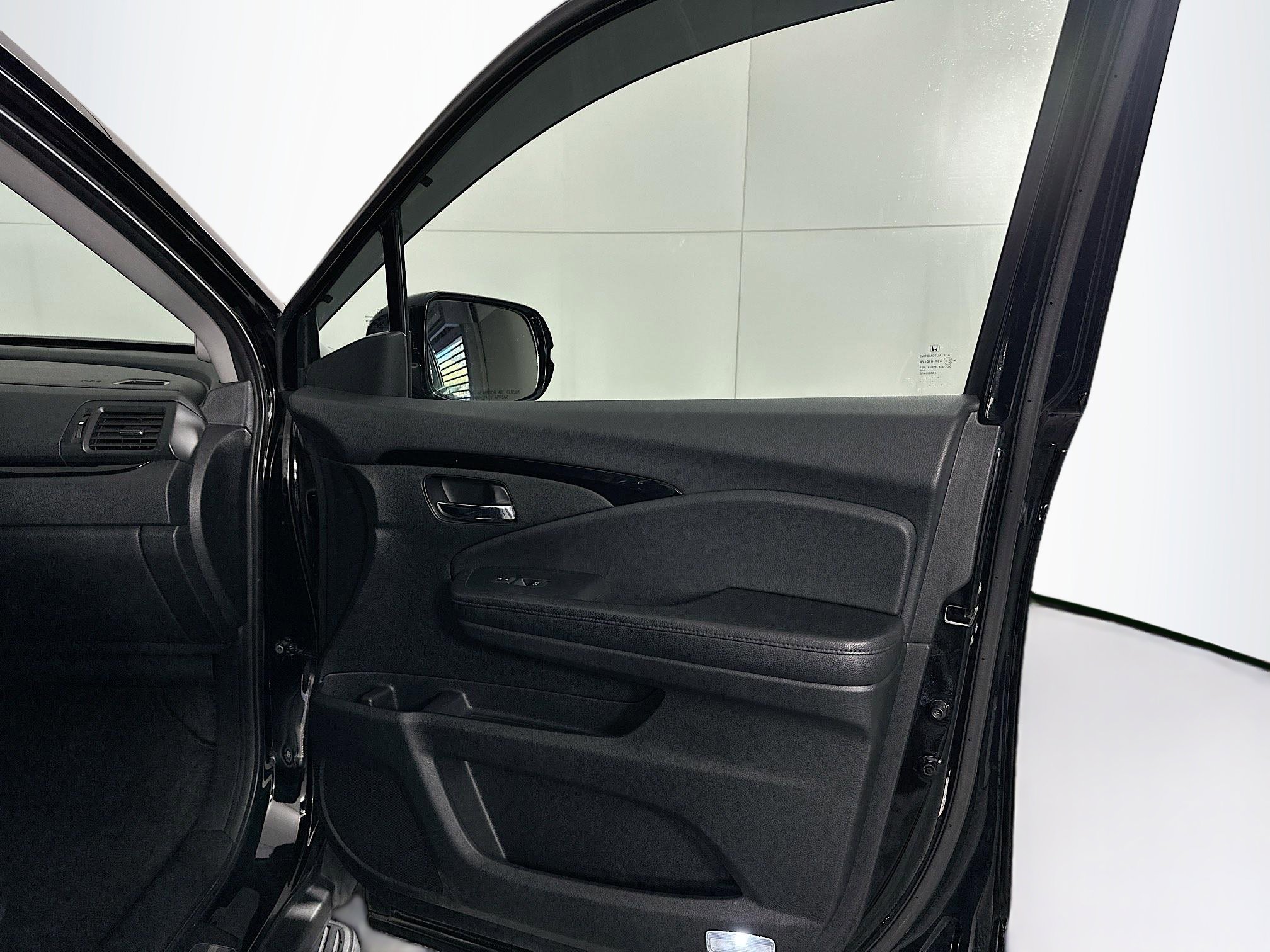 Used 2017 Honda Pilot Touring image 34