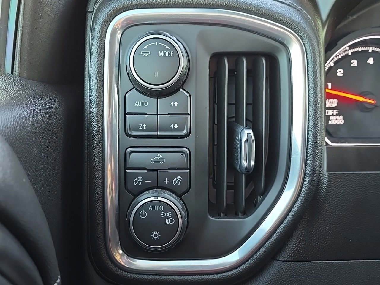 Used 2020 Chevrolet Silverado 1500 LT w/ All-Star Edition image 24