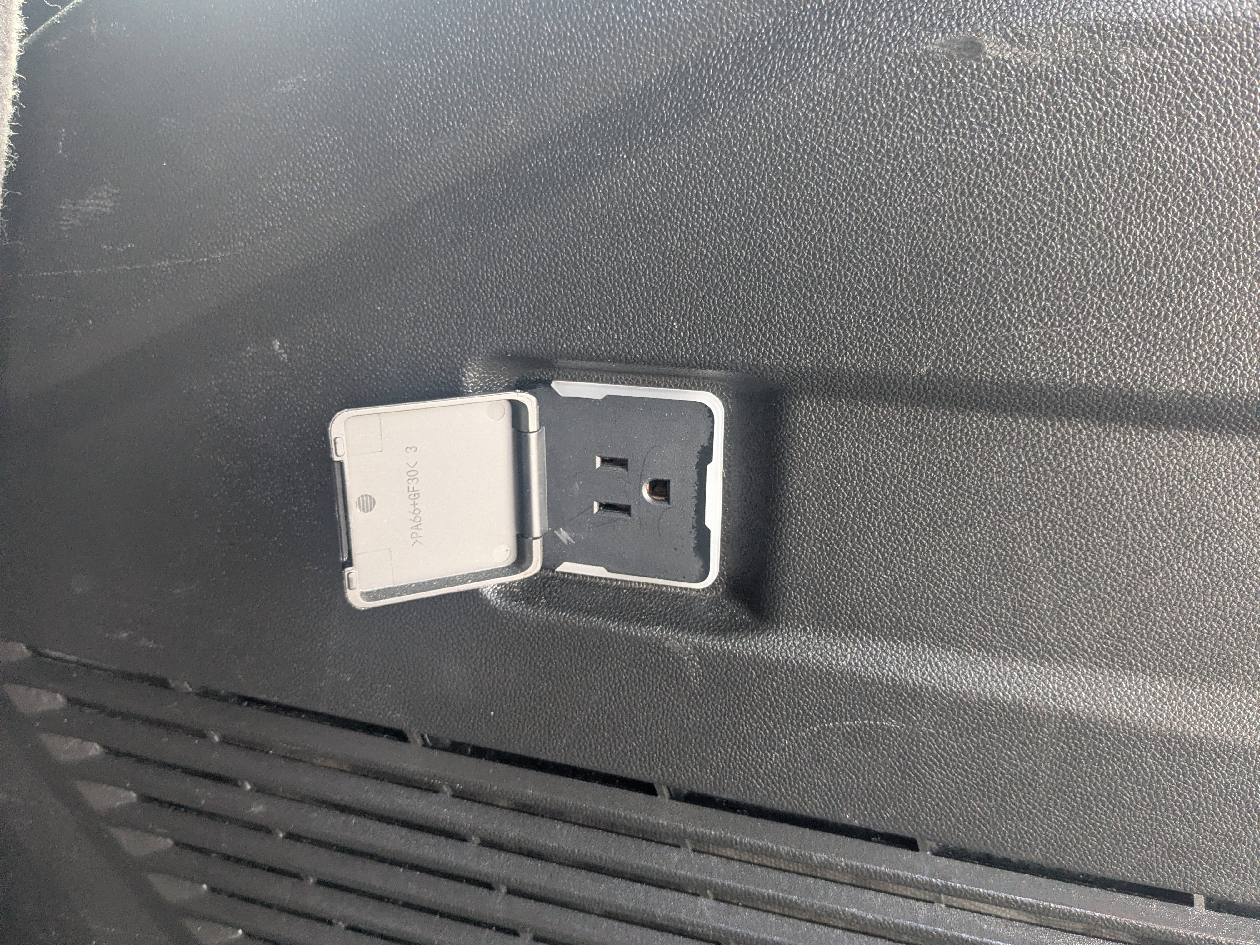 Used 2024 GMC Yukon SLT image 16