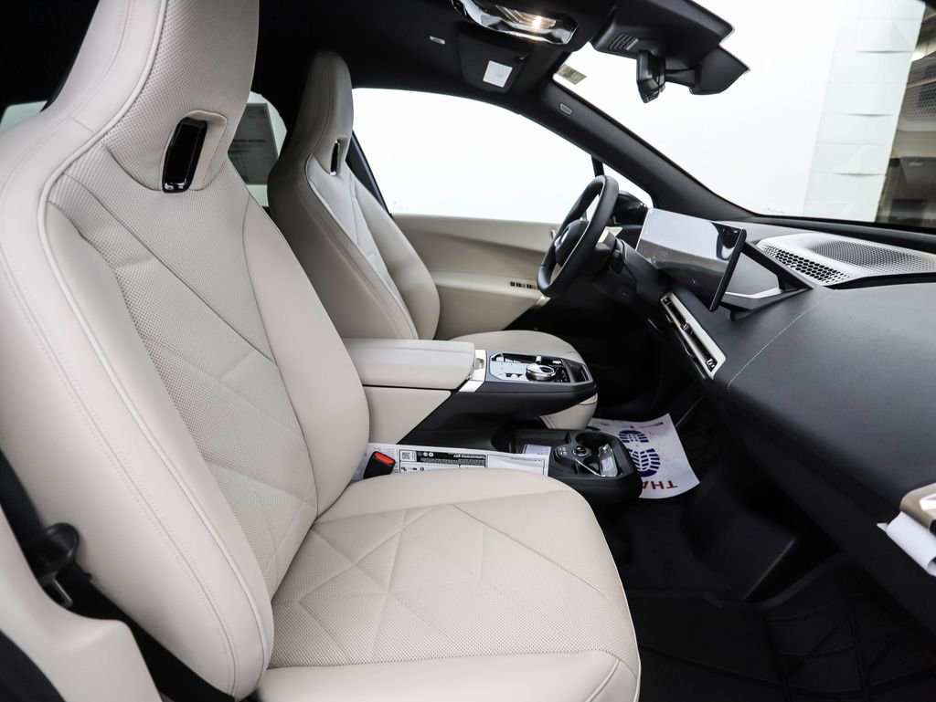New 2026 BMW iX xDrive45 w/ Premium Package image 31
