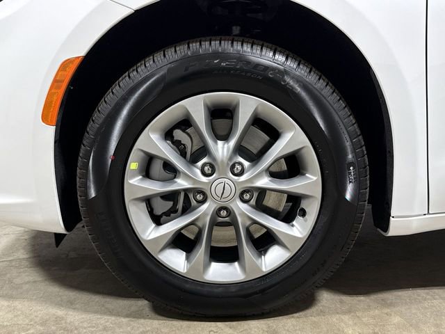 New 2026 Chrysler Pacifica Select AWD/4WD image 28