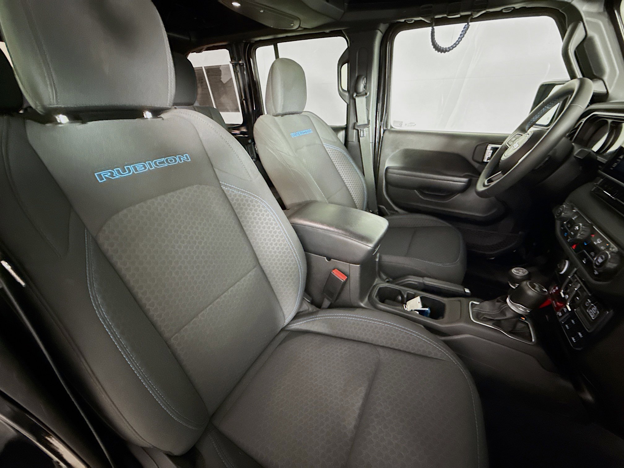 Used 2024 Jeep Wrangler Unlimited Rubicon 4xe image 32