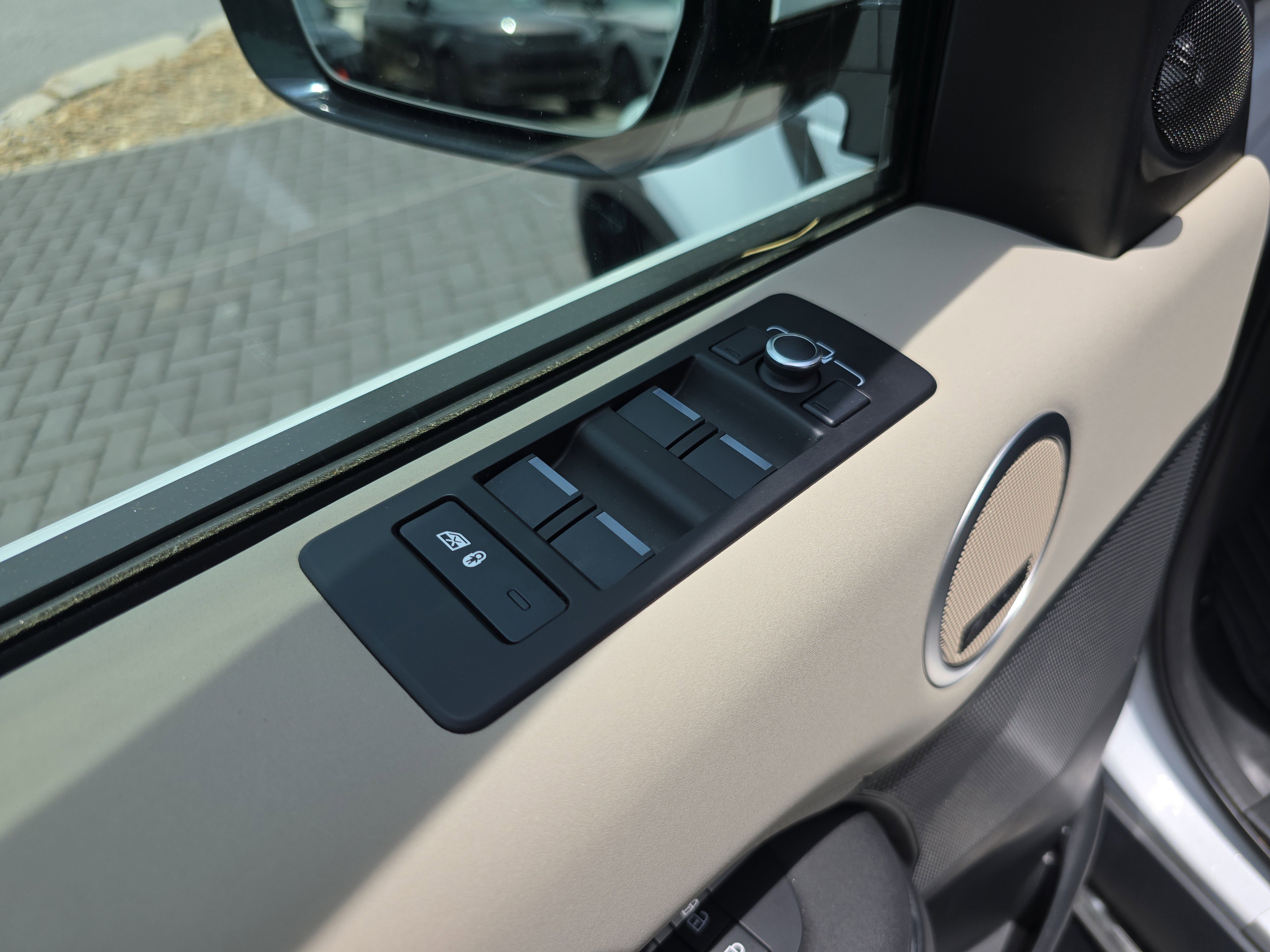 Used 2022 Land Rover Discovery S AWD/4WD image 19