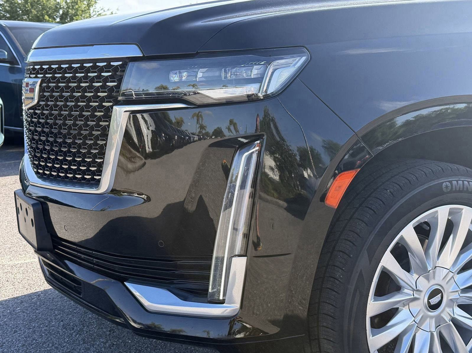 Used 2021 Cadillac Escalade Luxury image 9