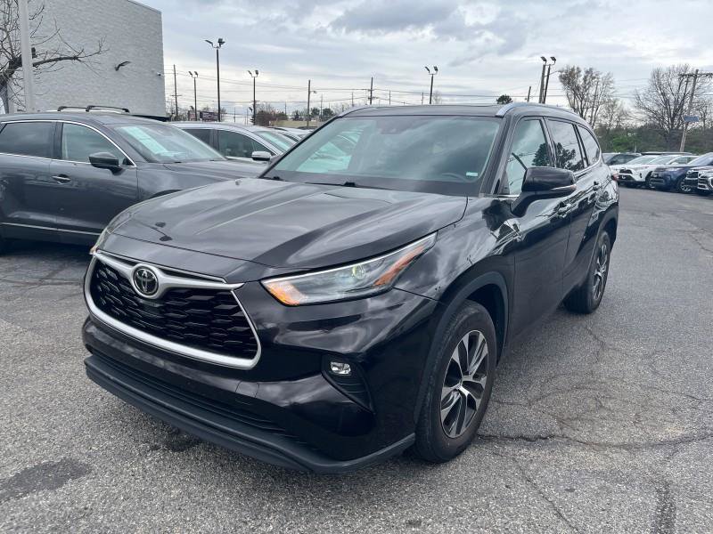Used 2021 Toyota Highlander XLE image 3