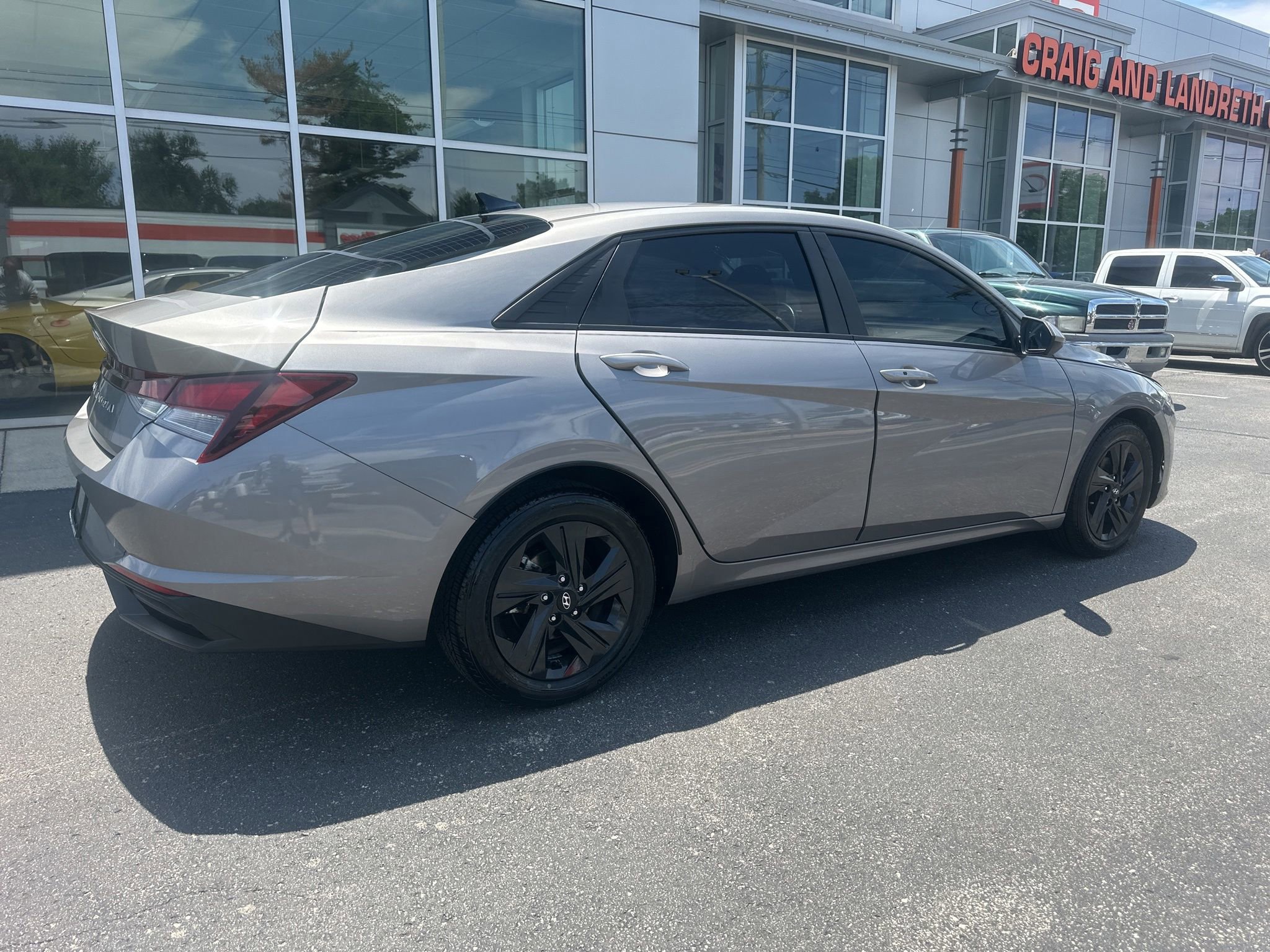 Used 2021 Hyundai Elantra SEL w/ Convenience Package FWD image 3