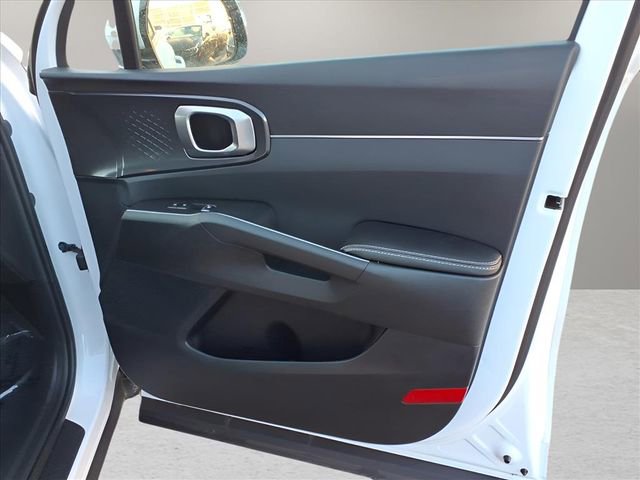 Used 2025 Kia Sorento S image 17