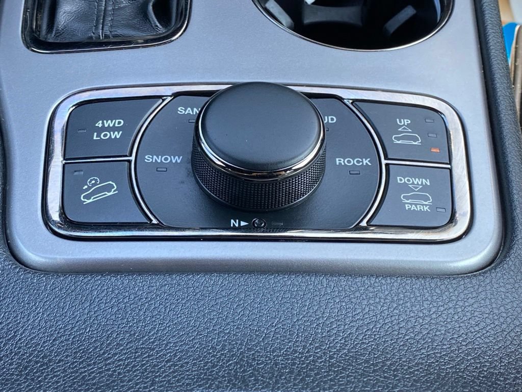 Used 2020 Jeep Grand Cherokee High Altitude AWD/4WD image 24