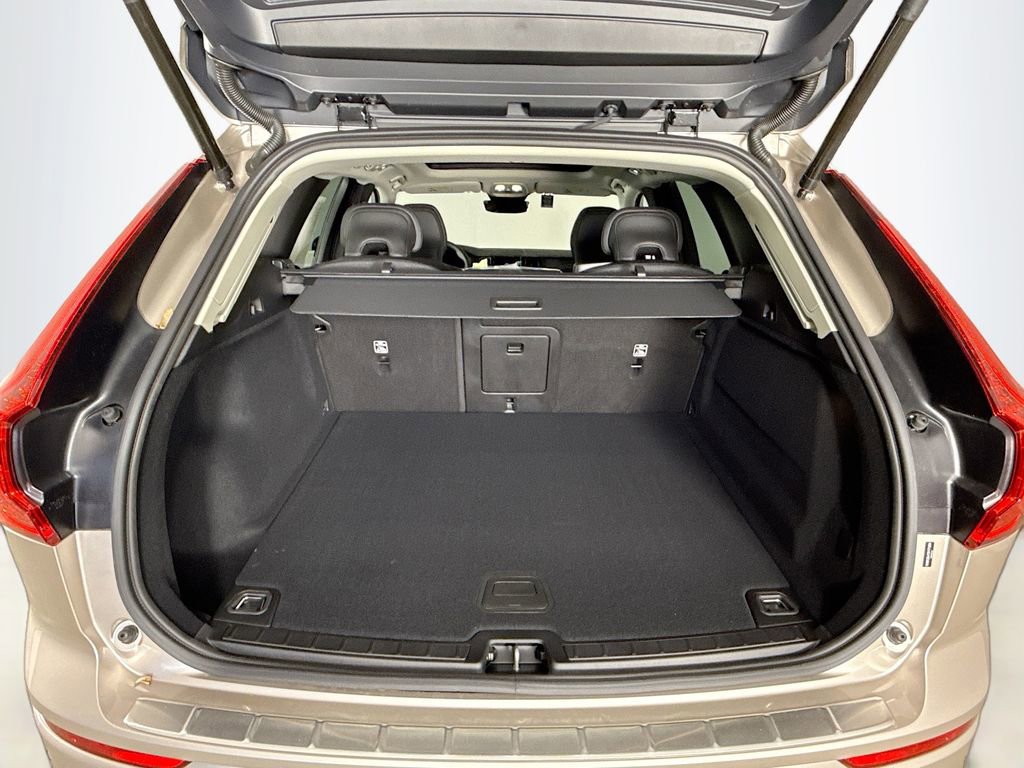 Used 2025 Volvo XC60 B5 Core w/ Protection Package Premier image 26