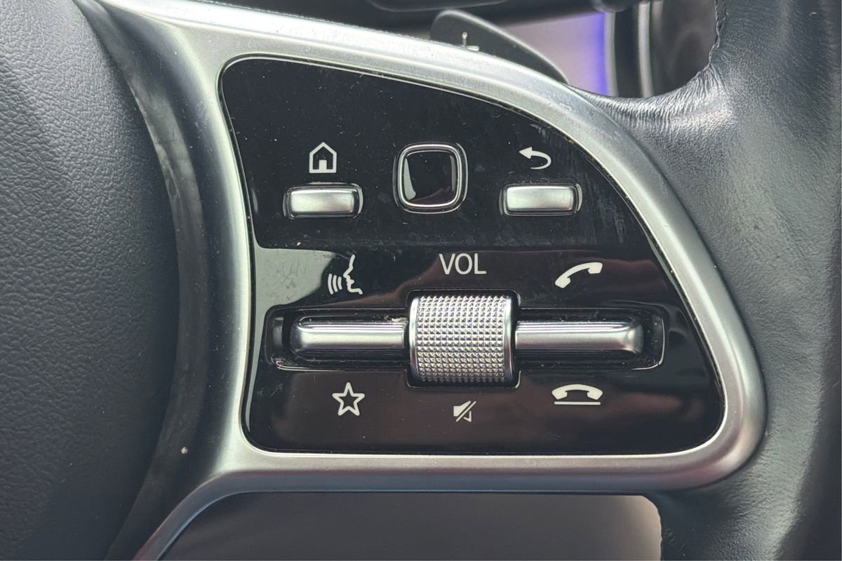 Used 2021 Mercedes-Benz GLC 300 4MATIC w/ Premium Package image 36