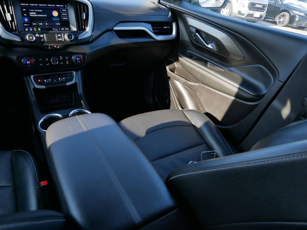 Used 2024 GMC Terrain SLT image 15