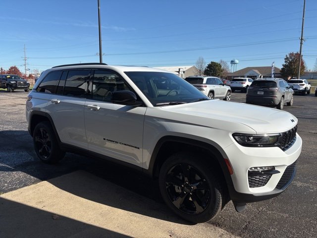 New 2025 Jeep Grand Cherokee Limited w/ Black Appearance Package image 10