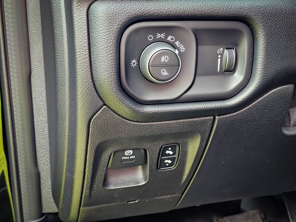 Used 2020 RAM 1500 Big Horn AWD/4WD image 14