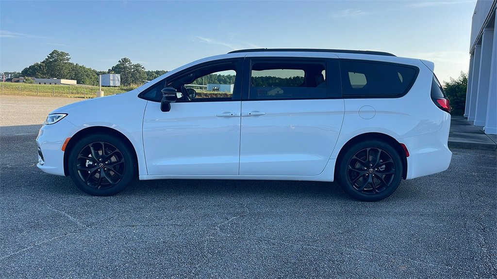 New 2025 Chrysler Pacifica Limited image 4