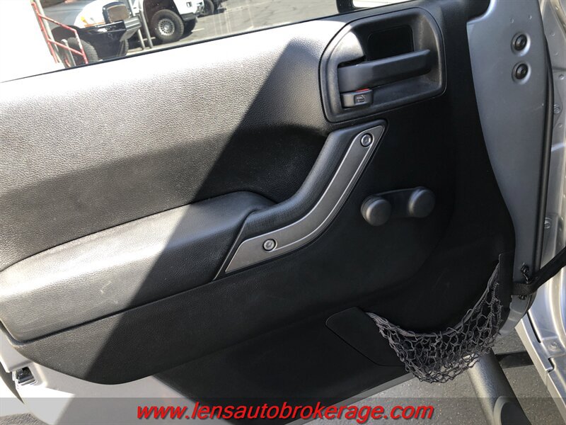 Used 2013 Jeep Wrangler Unlimited Sport w/ Connectivity Group AWD/4WD image 9