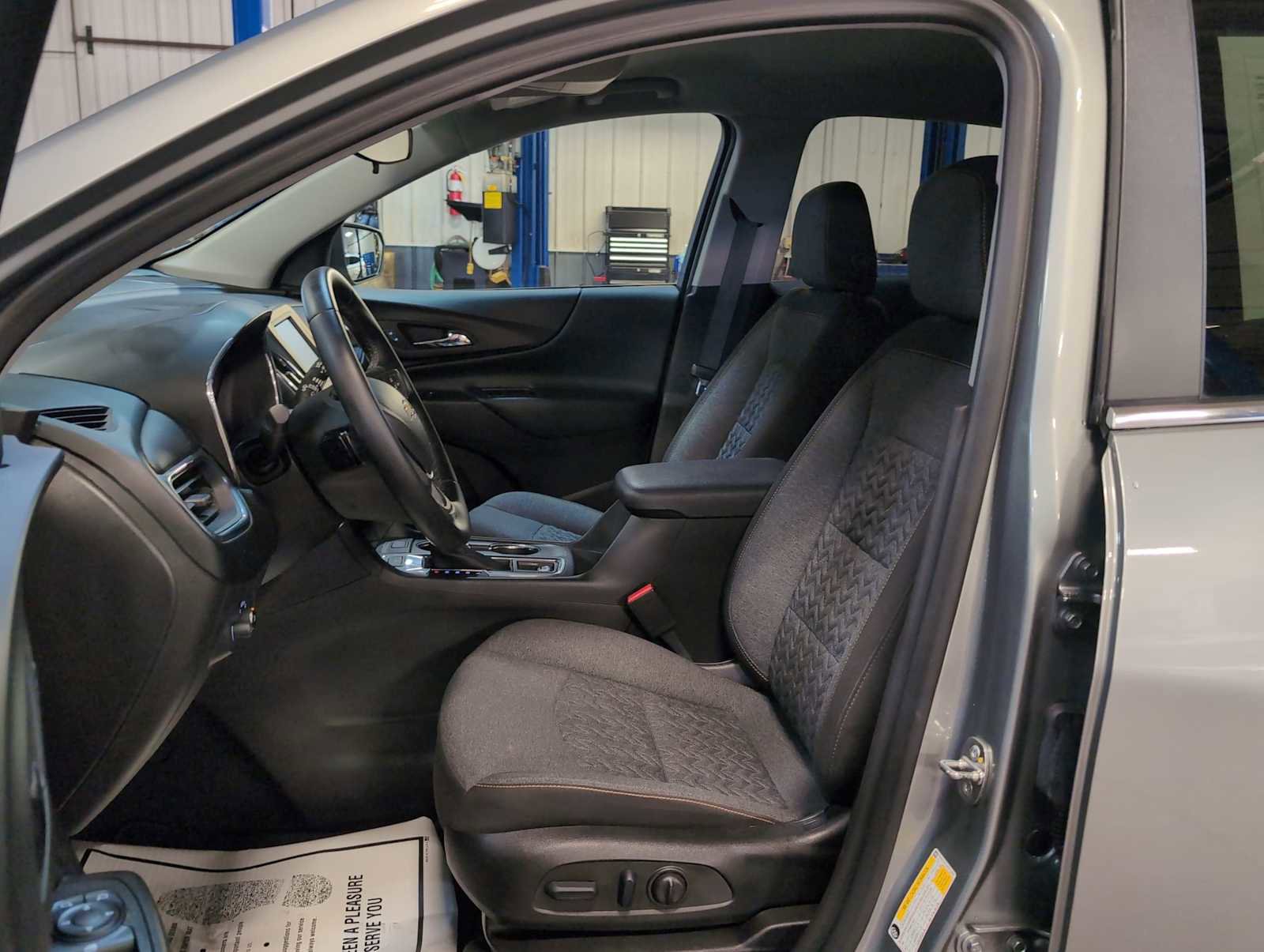 Used 2023 Chevrolet Equinox LT image 18