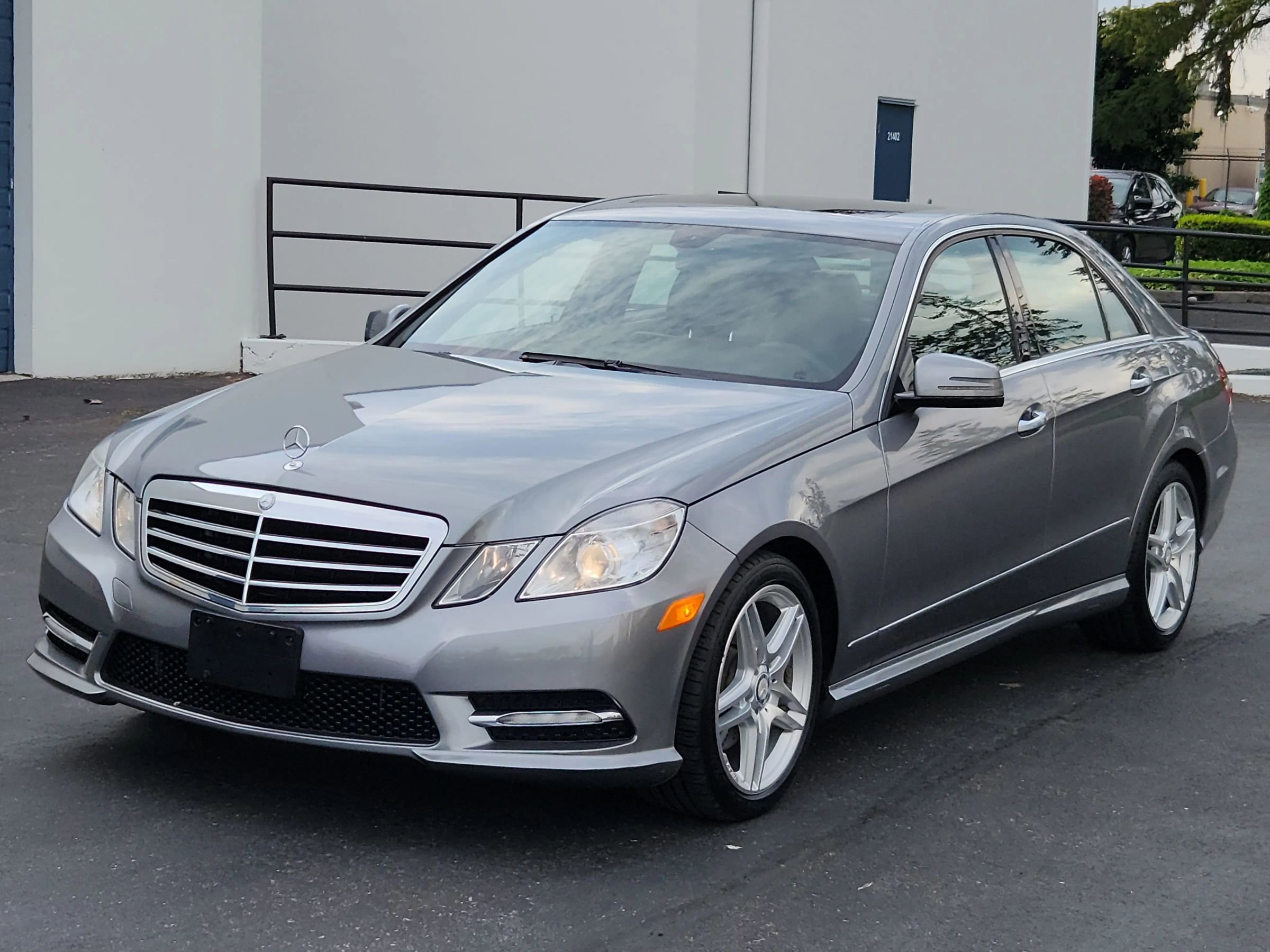 Used 2013 Mercedes-Benz E 350 4MATIC Sedan image 1