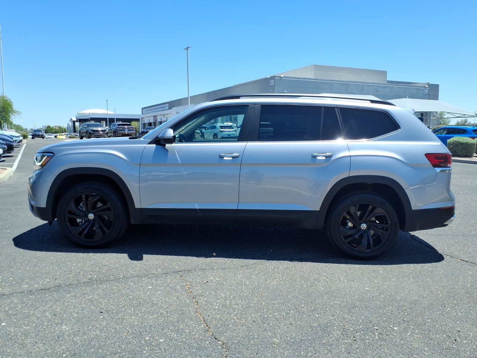 Certified 2023 Volkswagen Atlas SE w/ Panoramic Sunroof Package AWD/4WD image 4