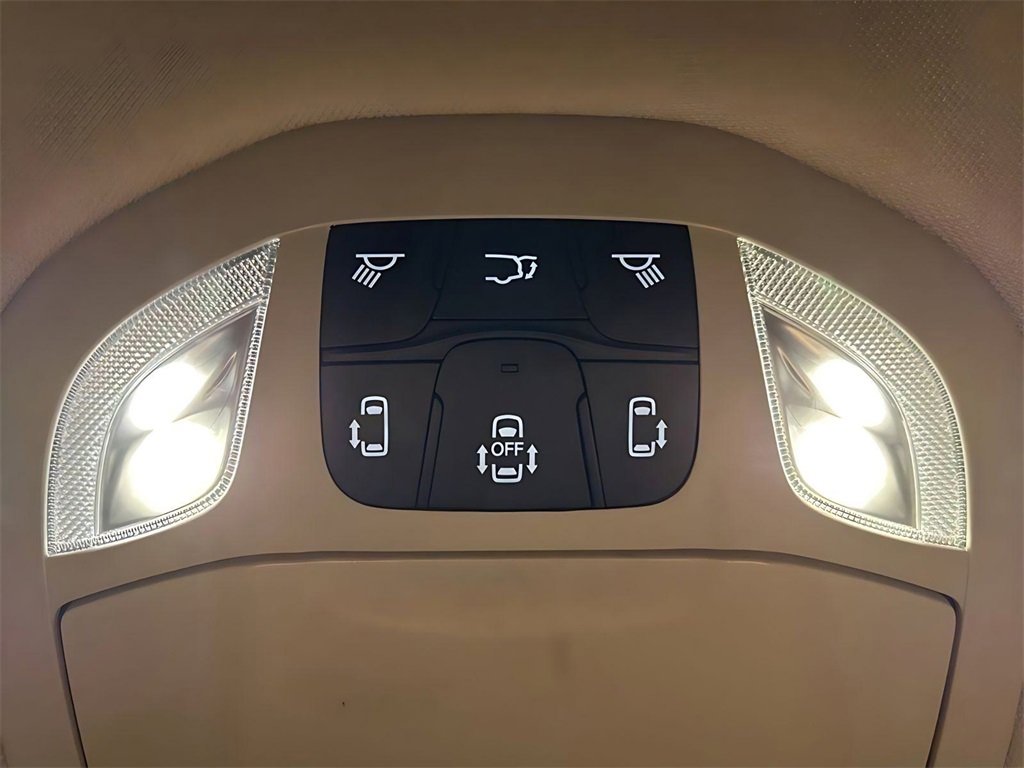 Used 2021 Chrysler Pacifica Touring image 33