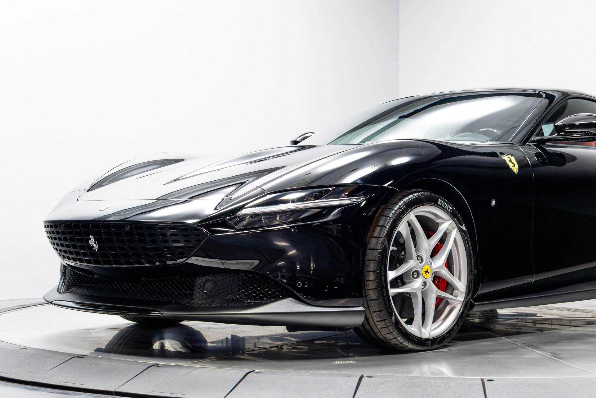 Used 2022 Ferrari Roma image 4