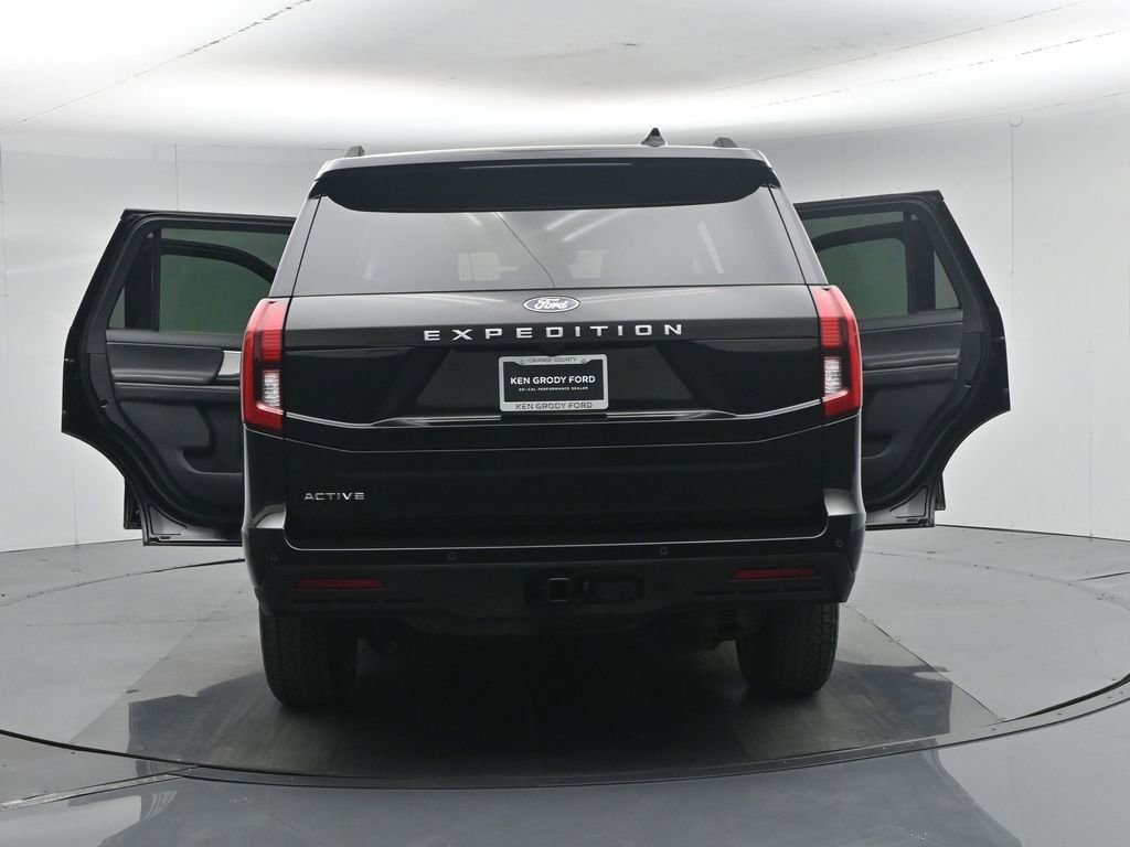 Certified 2025 Ford Expedition Active AWD/4WD image 38