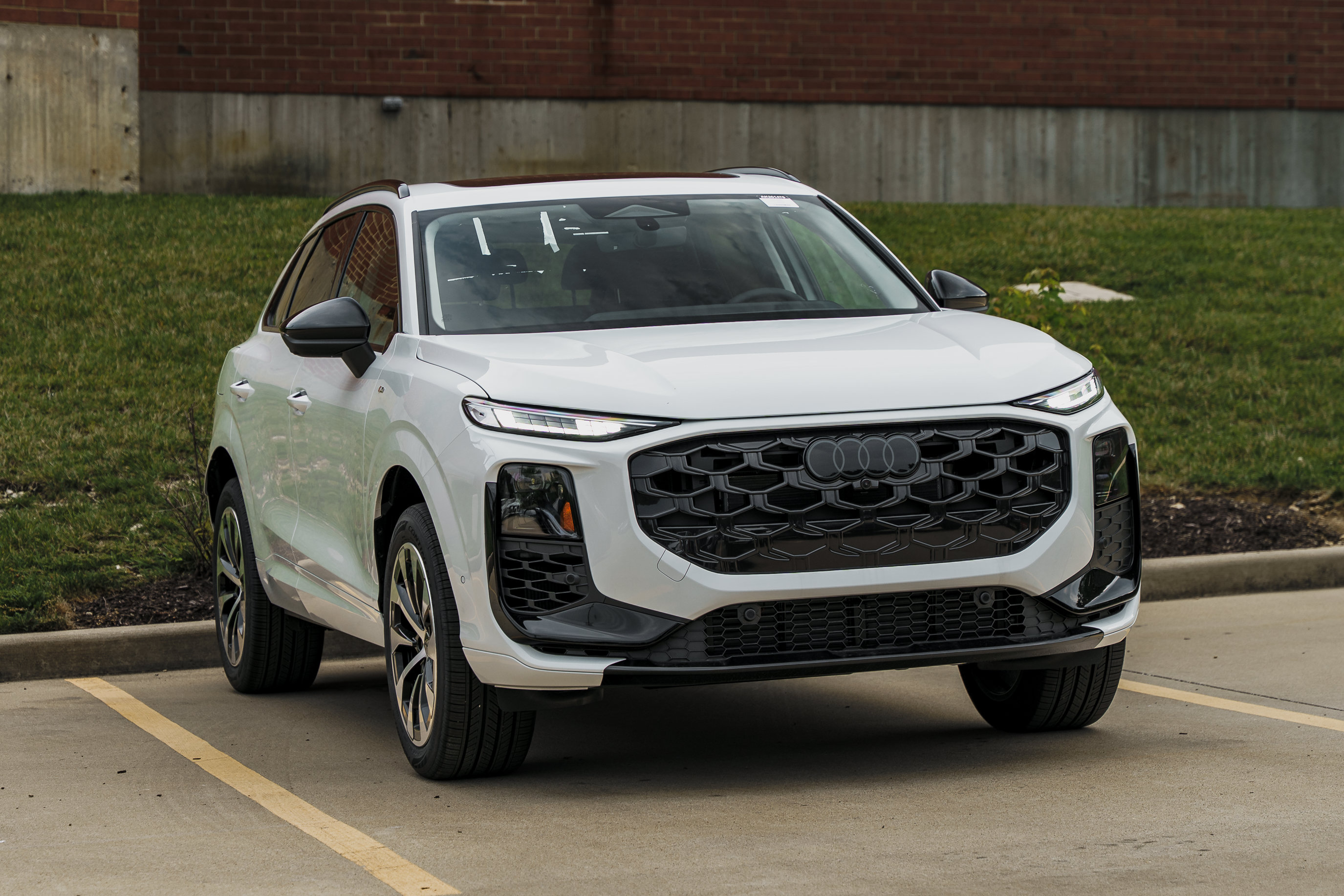 New 2026 Audi Q3 quattro 2.0T AWD/4WD image 2