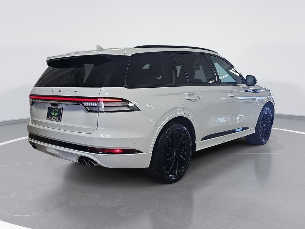 Used 2024 Lincoln Aviator Reserve w/ Equipment Group 201A image 3