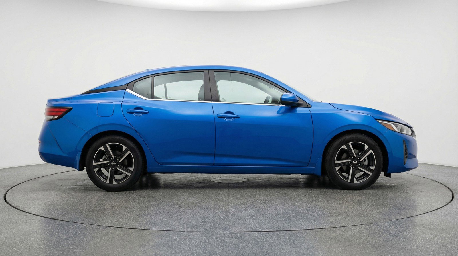 Used 2025 Nissan Sentra SV image 9