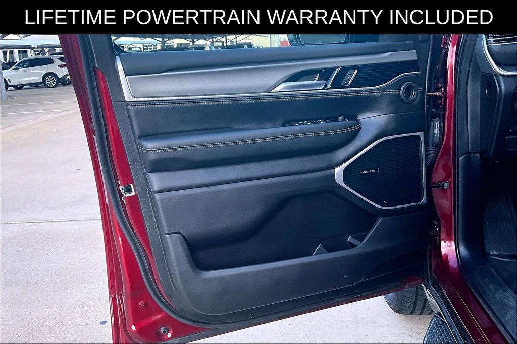 Used 2025 Jeep Wagoneer Series II w/ 8-Passenger Seating Package image 17