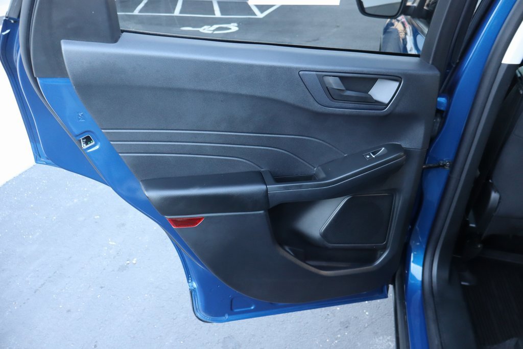 Used 2022 Ford Escape SE w/ SE Sport Appearance Package image 27