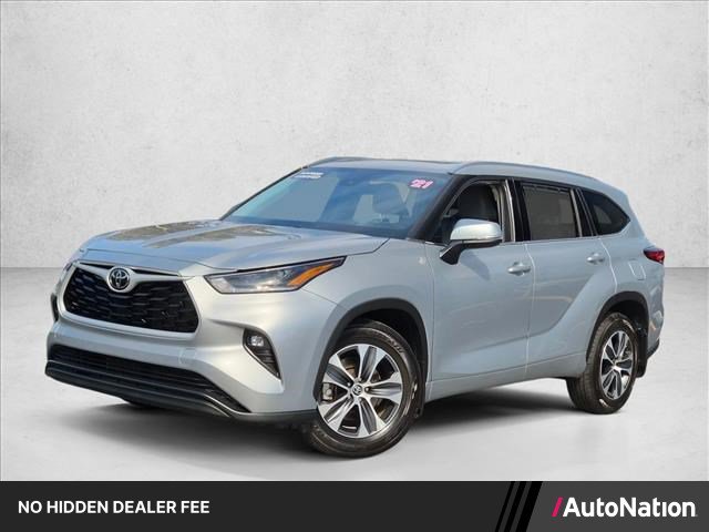Used 2021 Toyota Highlander XLE AWD/4WD image 1