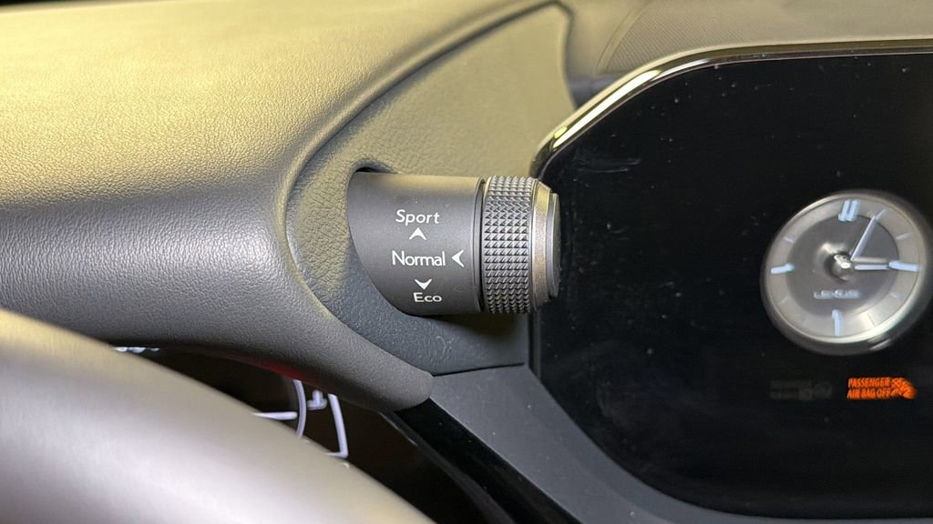 Certified 2025 Lexus ES 300h w/ Premium Package image 32