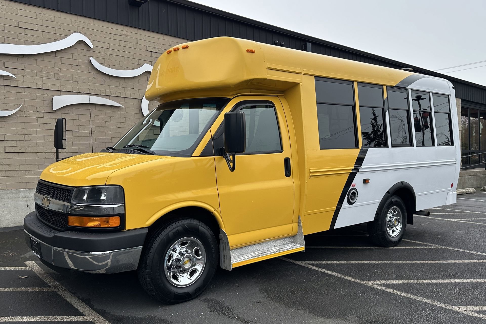 Used 2015 Chevrolet Express 3500 RWD image 9