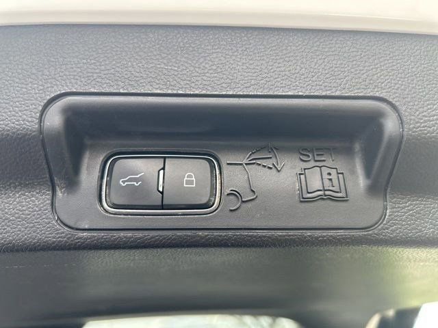 Used 2020 Ford Explorer ST w/ Premium Technology Package image 37