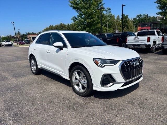 Certified 2024 Audi Q3 2.0T Premium Plus AWD/4WD video 3