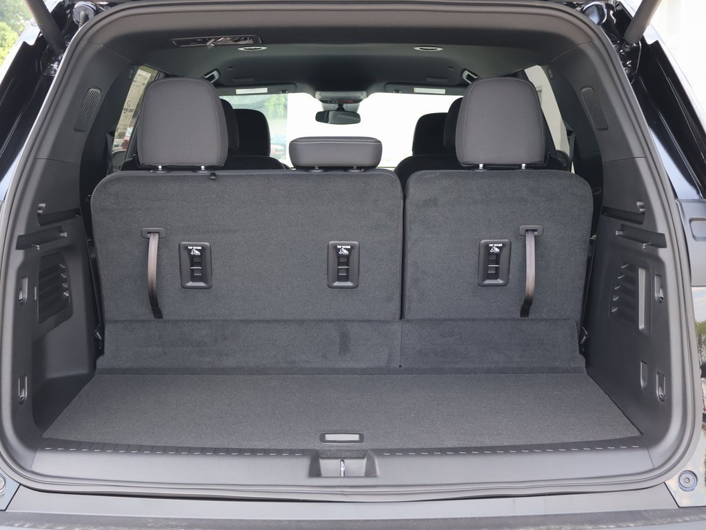 New 2025 Chevrolet Traverse LT w/ Driver Confidence Package image 29