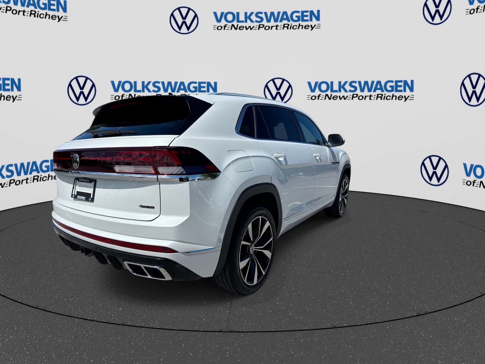 Certified 2024 Volkswagen Atlas Cross Sport SEL Premium R-Line AWD/4WD image 6