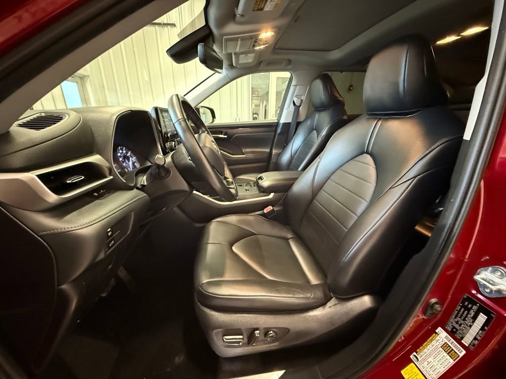 Used 2022 Toyota Highlander XLE image 17