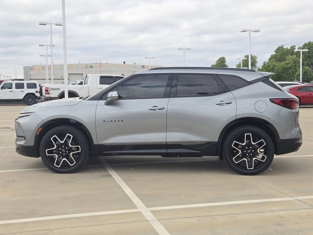 Used 2023 Chevrolet Blazer RS w/ Driver Confidence II Package FWD image 4