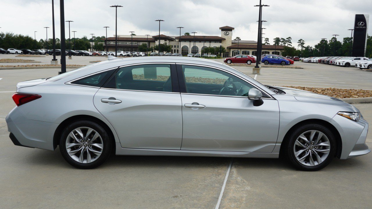 Used 2022 Toyota Avalon XLE FWD image 4
