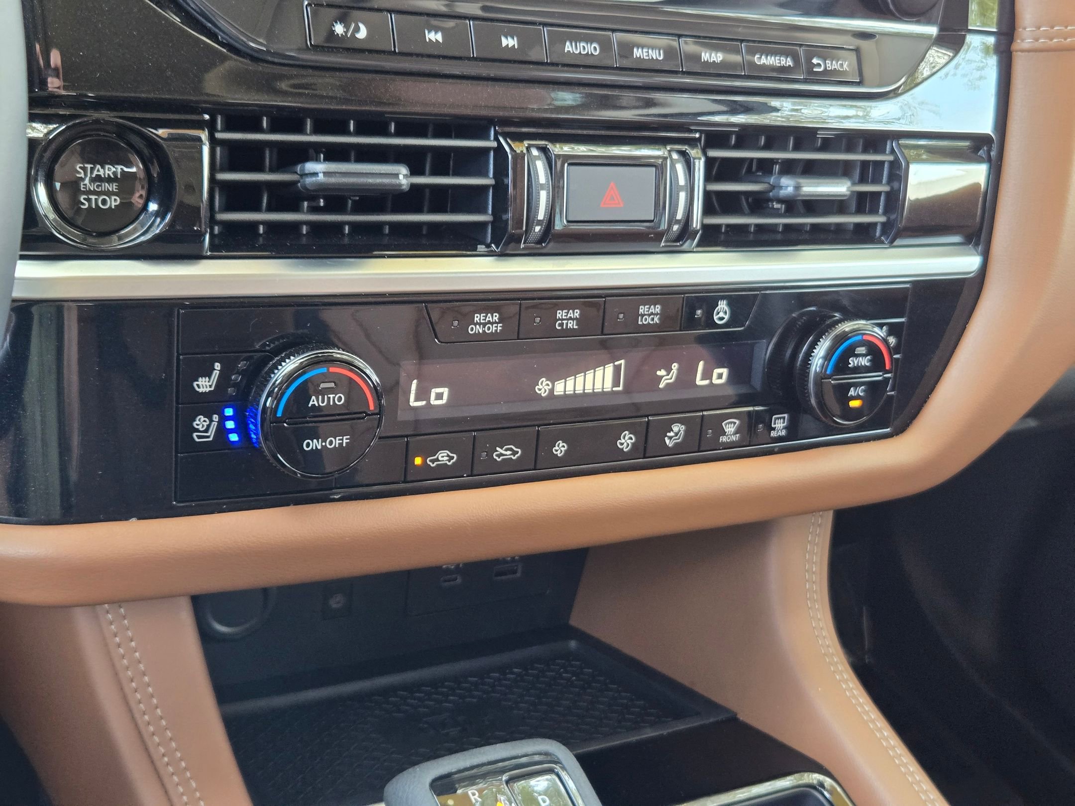 Used 2025 Nissan Pathfinder Platinum w/ Cargo Package FWD image 17