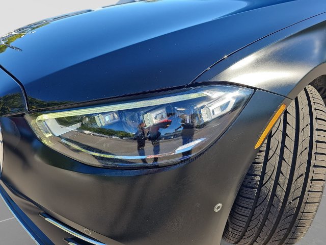 Used 2022 Mercedes-Benz S 580 4MATIC Sedan w/ AMG Line Package image 35
