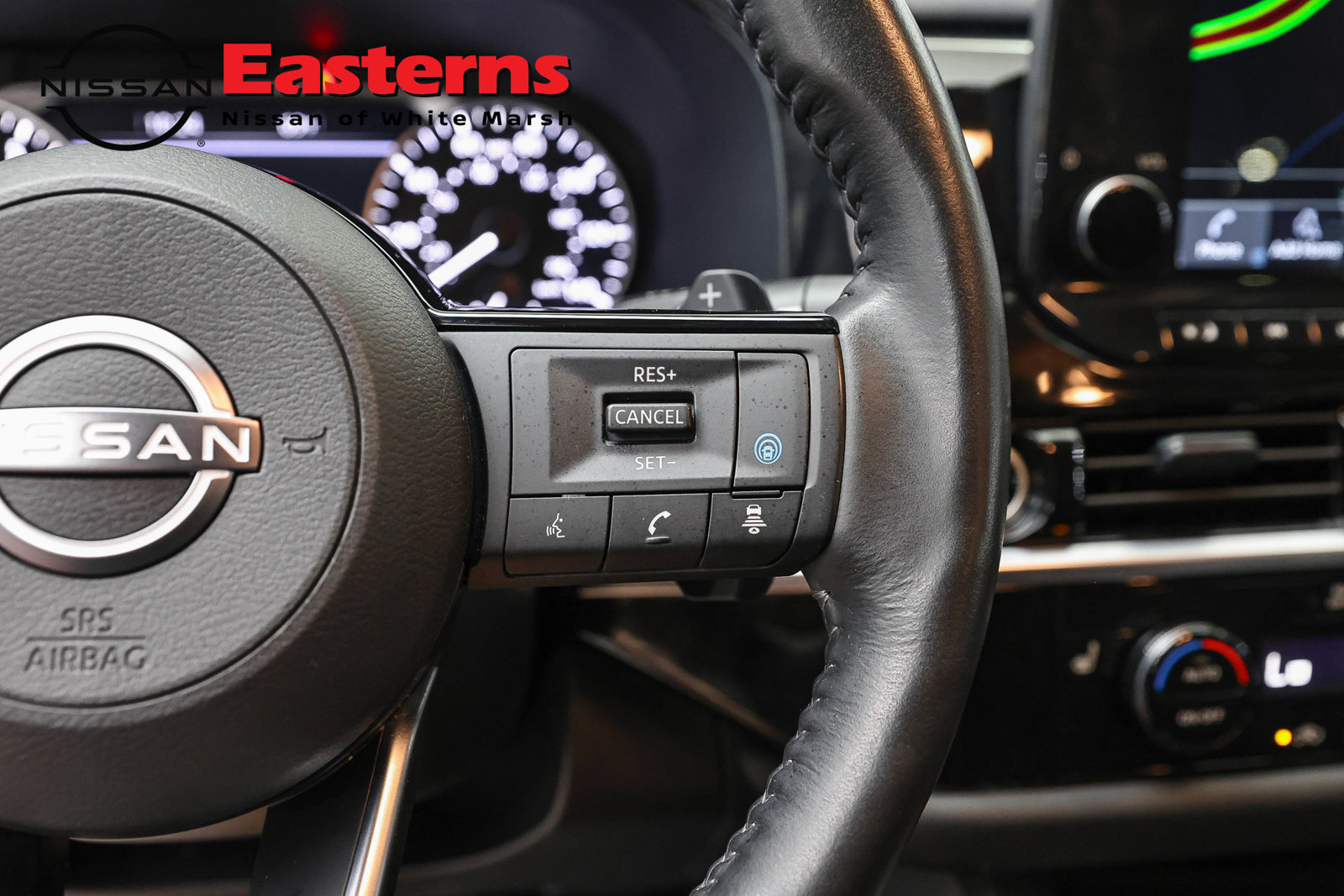 Used 2024 Nissan Pathfinder SL AWD/4WD image 16