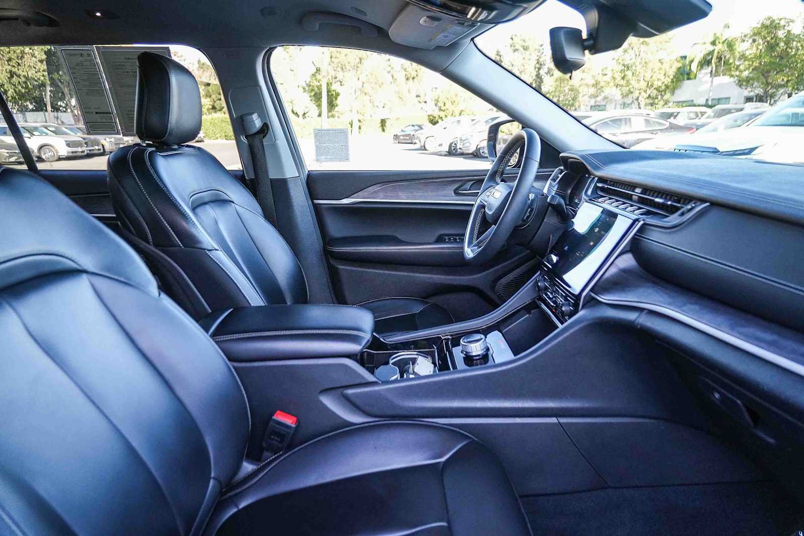 Used 2023 Jeep Grand Cherokee L Limited RWD image 16