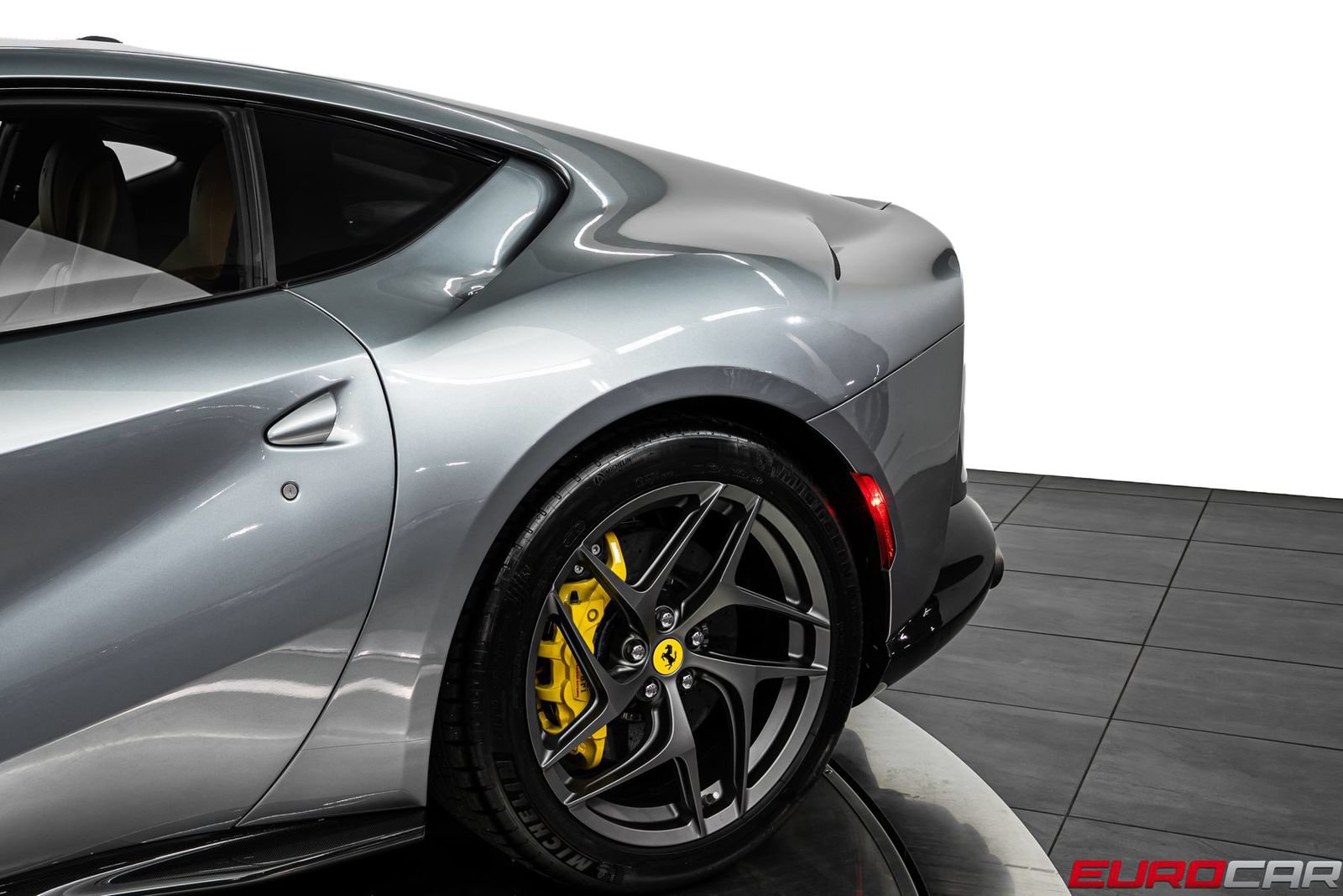 Used 2020 Ferrari 812 Superfast RWD image 17