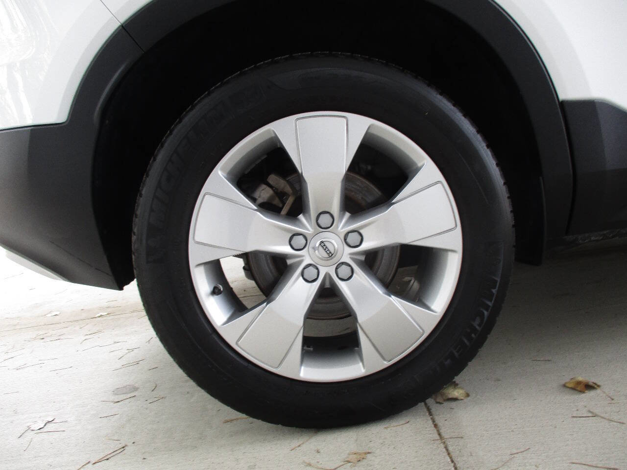 Used 2022 Volvo XC40 T5 Momentum image 76